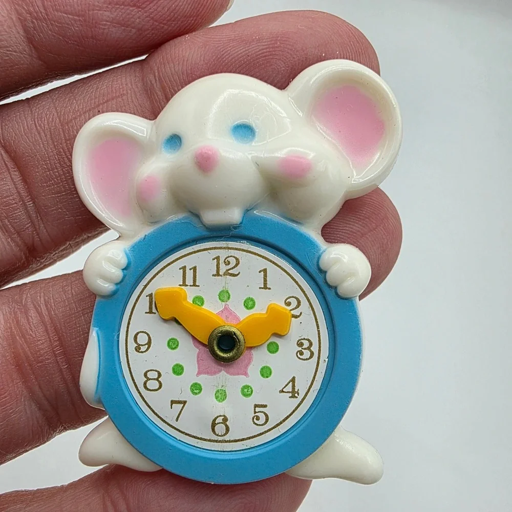Avon Minute Mouse Pin Clock Feature Vintage 1974 Kitsch Accessory One Size